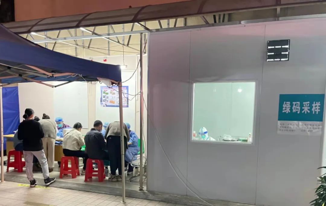 疫情不容迟！我院医护志愿者赴广州医科大学第二附属医馆帮助核酸检测！