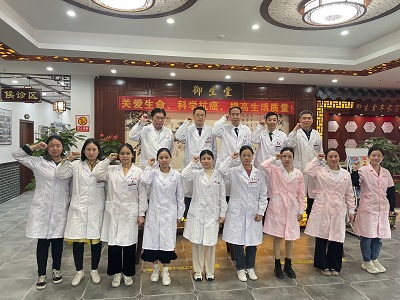 他们"临危不惧,义无反顾,勇往直前,舍己救人"