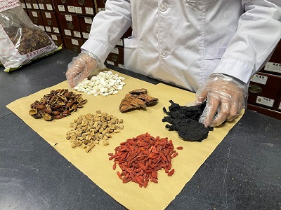 广州肿瘤专科医院|中药如何治疗肿瘤?这四大作用,帮助患者延长生存期